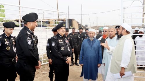 আজ ইজতেমার আয়োজনের প্রস্তুতি পরিদর্শন করেন বের মহাপরিচালক এ কে এম শহিদুর রহমান। ছবি: বাসস