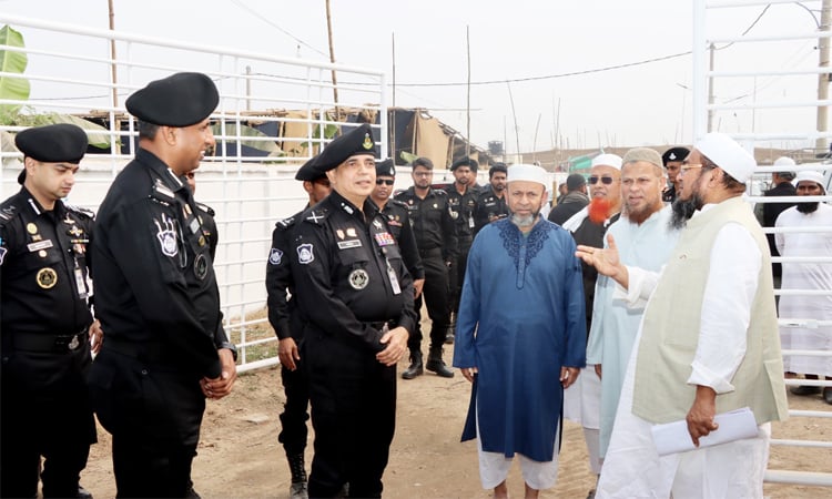 আজ ইজতেমার আয়োজনের প্রস্তুতি পরিদর্শন করেন বের মহাপরিচালক এ কে এম শহিদুর রহমান। ছবি: বাসস
